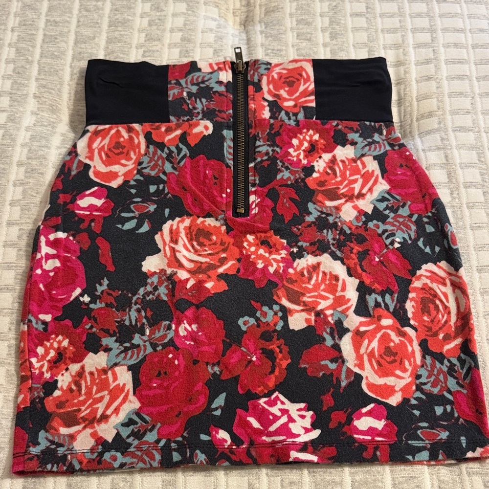 Floral Print Women's Skirt Set - Picture 3 of 7
